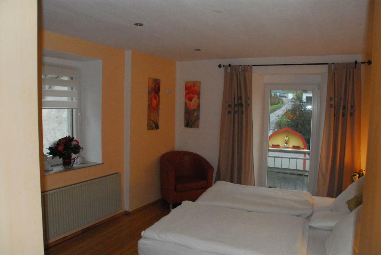 Hotel Weingut Berweiler à Klusserath Extérieur photo